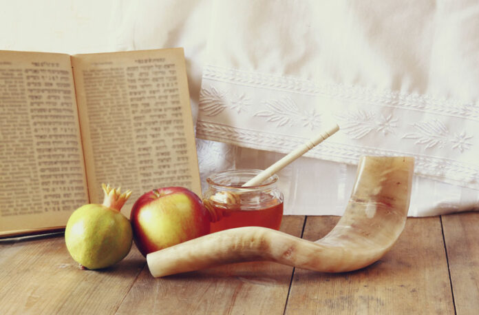 Shana tova (שנה טובה) u’metuka to all of our Jewish friends